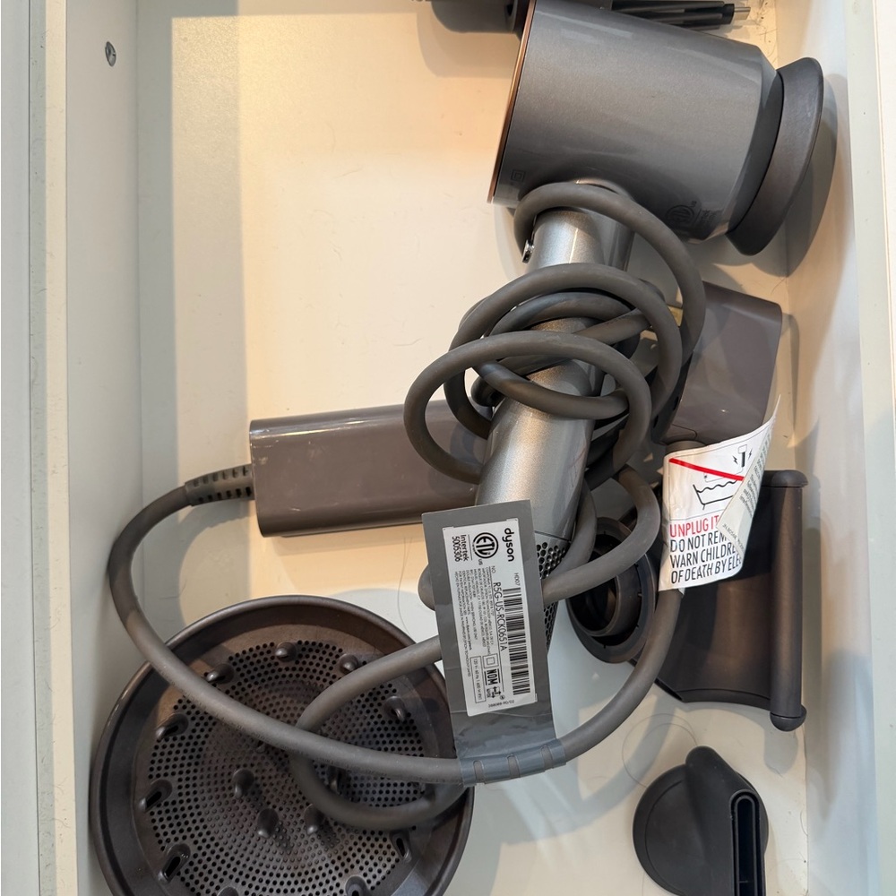 Dyson Supersonic Hair Dryer with 6Attachments